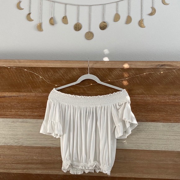 Forever 21 Tops - forever 21 white scrunched off the shoulder top